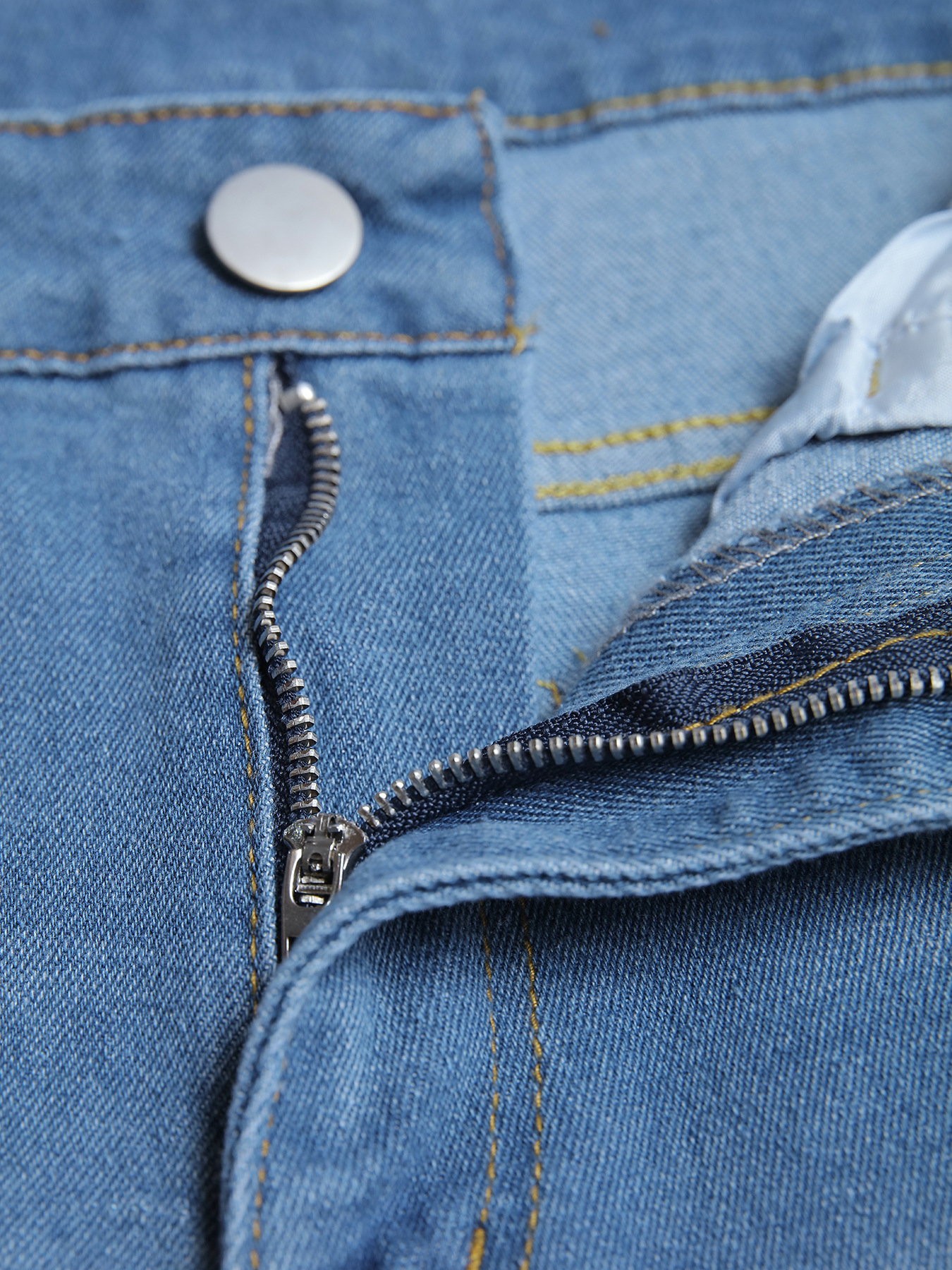 Vaqueros ajustados para jóvenes estadounidenses, pantalones de pie de tendencia para hombres, venta caliente transfronteriza, jeans ajustados rasgados de Amazon