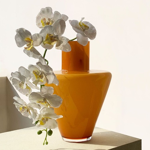 Mid-century American retro caramel-colored inverted triangle glass large vase luxury home sample room dining table decoration