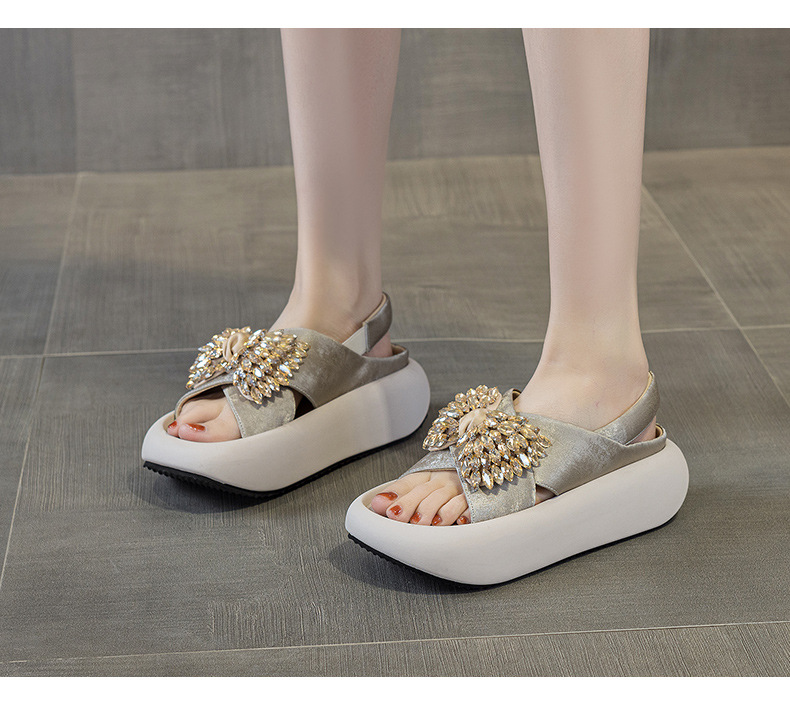Sandal nữ quai chữ V đế xuồng cao 5 cm, nơ bướm đính đá lấp lánh — Màu be 5055, Màu vàng kim 5055 chi tiết 11