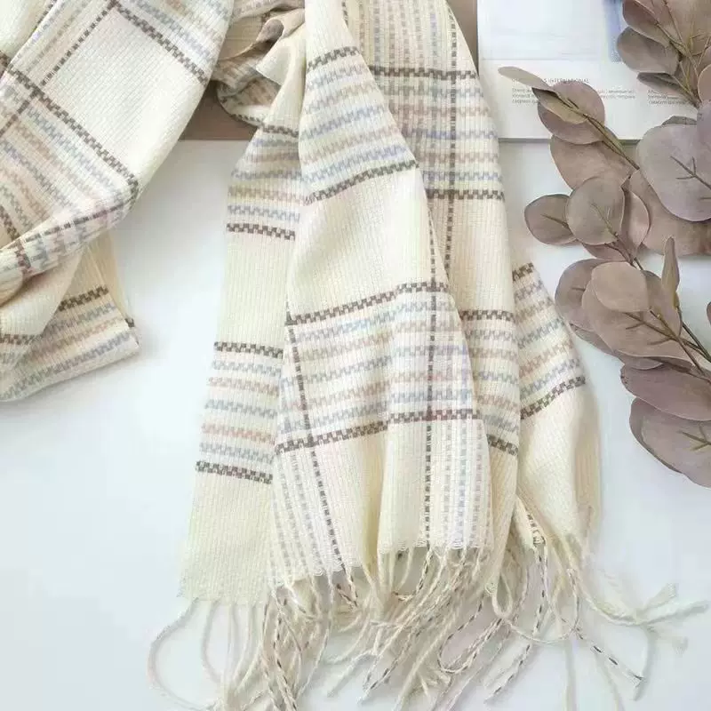 Winter keep warm cute scarf for elementary school students, universal cloak