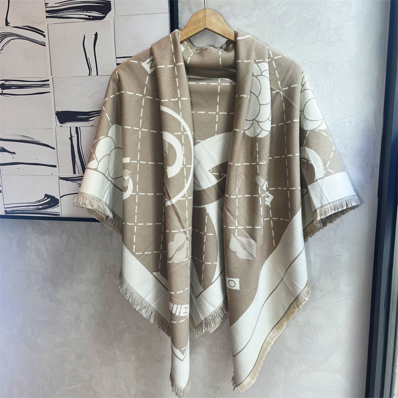 Talven uusi runsas i-mitation-kashmirhuivi, pieni tuoksuva lyhyt tupsuhuivi, matkavalokuvaushuivi_voghion.com