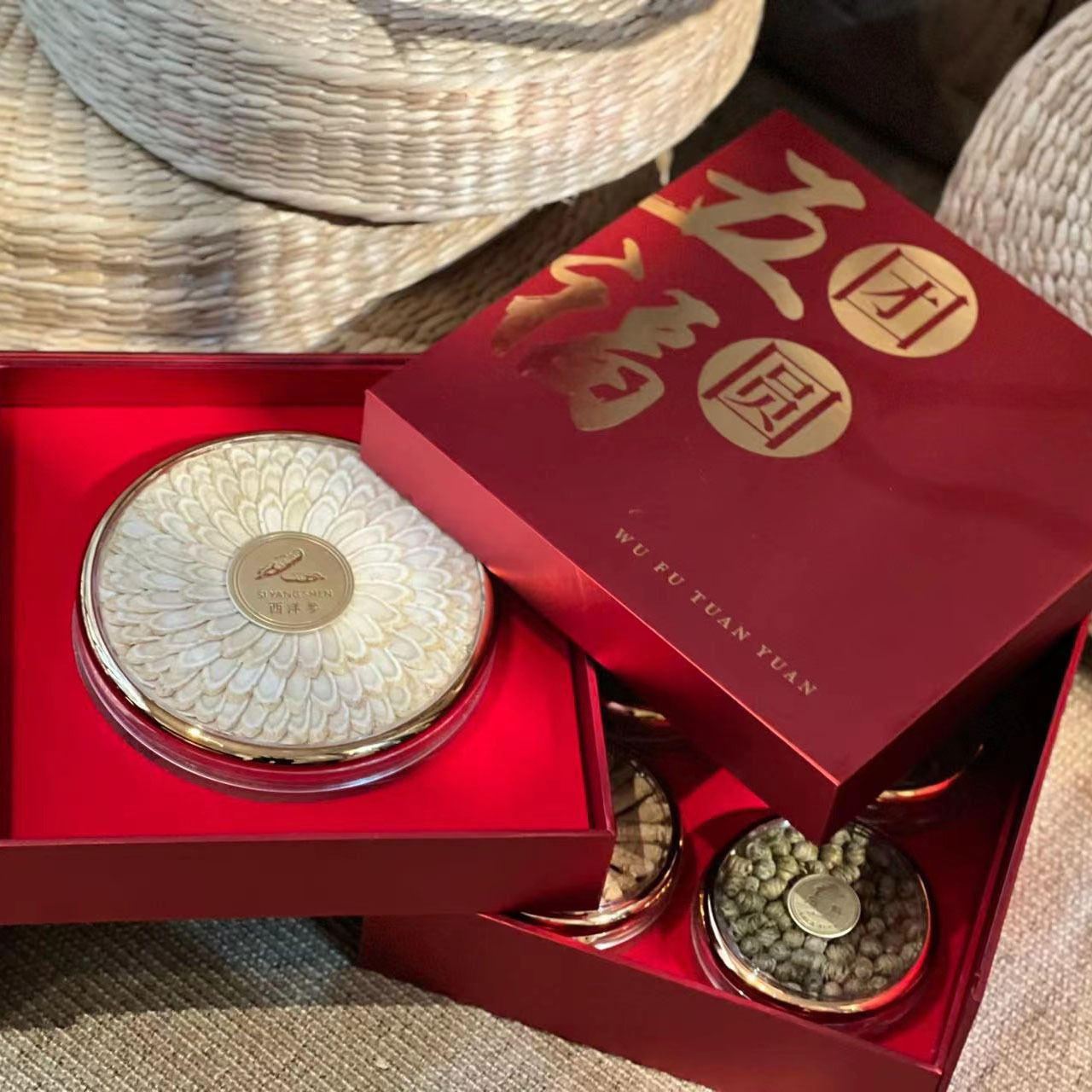 American Ginseng Gift Box Hua Qi Shen Premium Herbal Gift Set for Elders Festive Wellness Present in use
