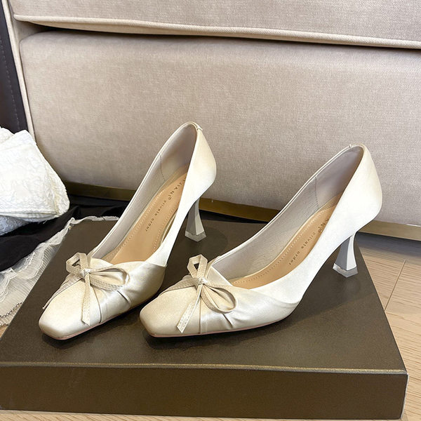 Giày cao gót nữ mũi vuông da thật trang trí nơ, gót 6–8 cm — Màu trắng be, Màu đỏ