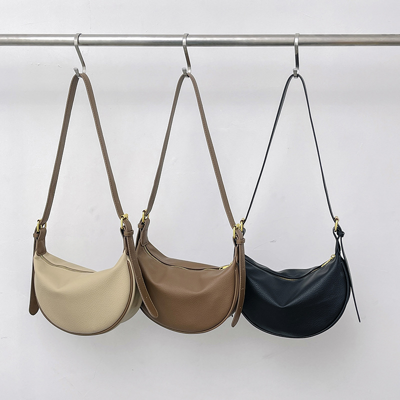 Bolso de mochila simple y popular, bolso de mujer de estilo extranjero 2024, nuevo verano coreano, bolso de hombro casual de color sólido.