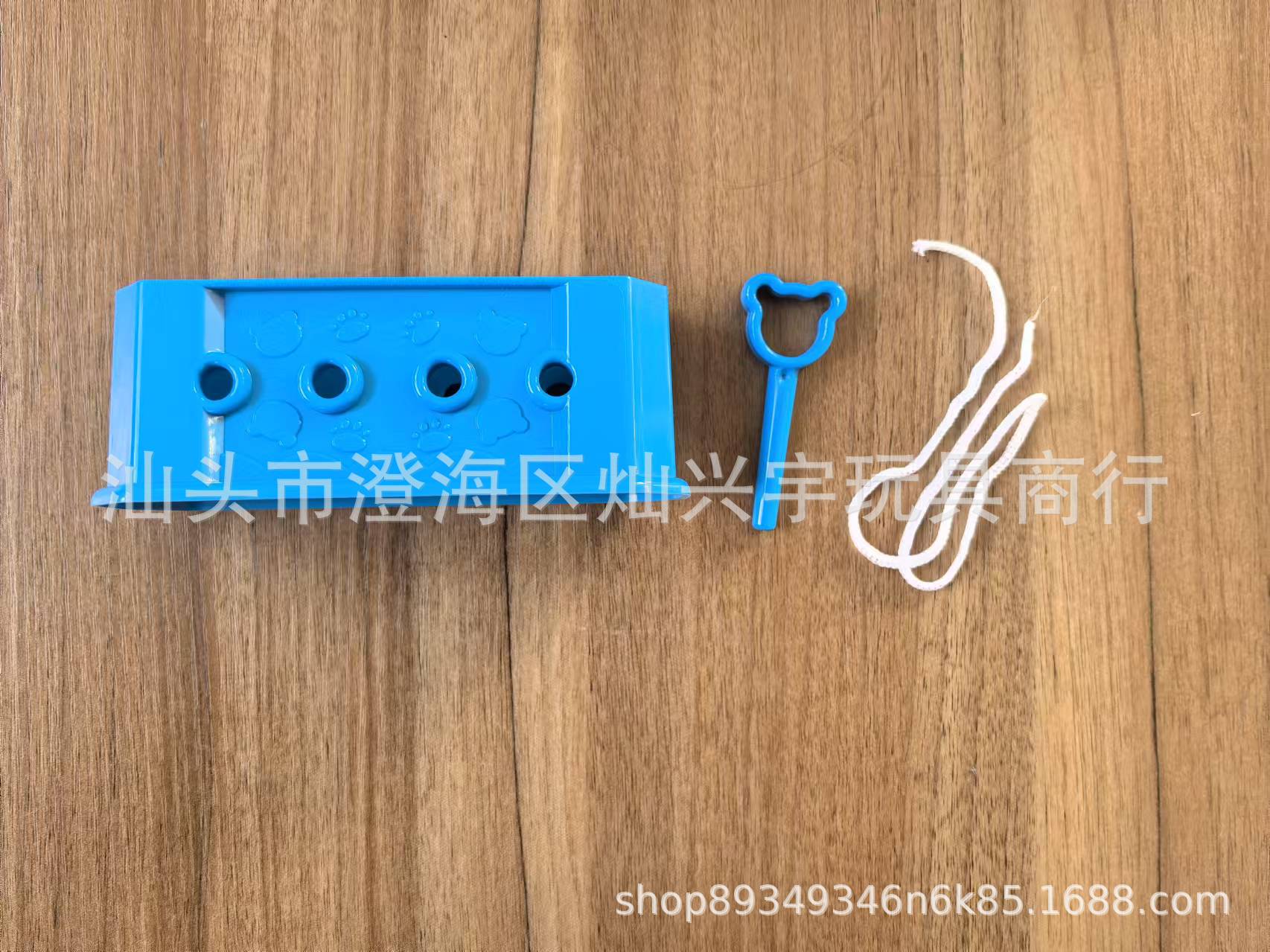 1 separate blue card holder, add key and rope