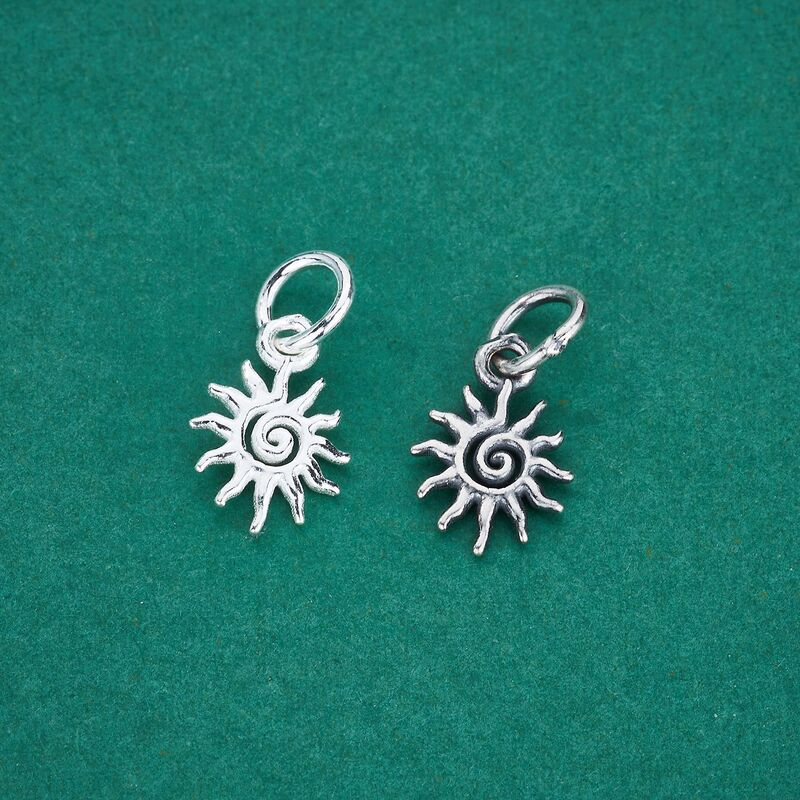 S925 sterling silver spiral sunflower pendant hollow sun charm handmade DIY bracelet pendant cross-border silver jewelry S925 sterling silver spiral sunflower pendant hollow sun charm handmade DIY bracelet pendant cross-border silver jewelry