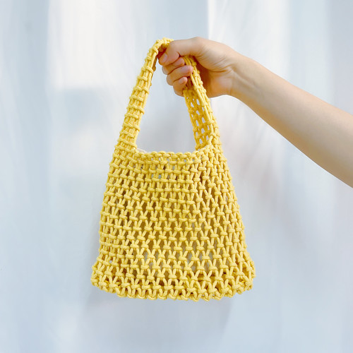 Korean style hollow mesh clutch bag, hand-woven cotton rope wrist bag, fashionable and versatile beach vacation bucket bag