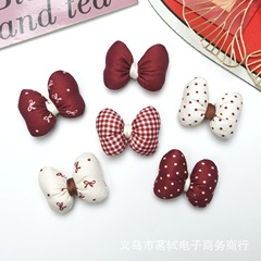 布芸は綿の蝶結びの部品を充填します。