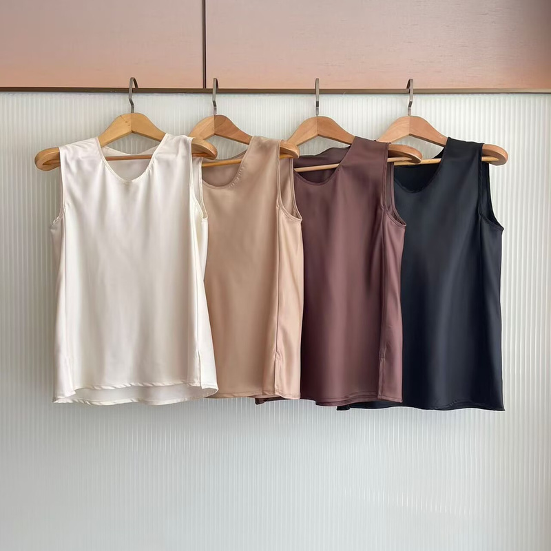 U-Neck Simple Straight-Cut Style~Lightweight, Silky Texture Straight-Cut Sleeveless Camisole for Women 062411