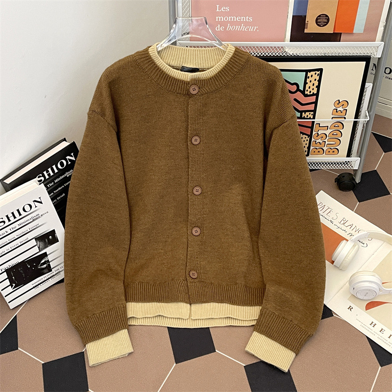 Otoño y invierno de costura falsa de dos piezas suéter cardigan masculino retro americano perezoso simple de alta sensación abrigo de punto suelto