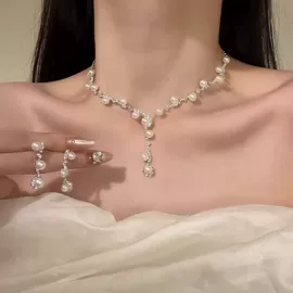 耳环;耳钉;项链