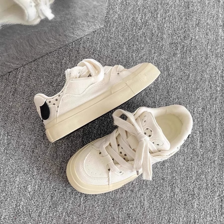 Zapatos blancos de suela gruesa para mujeres, primavera y verano de 2025, nuevos zapatos de skate casuales lindos zapatos de pan para perros para mujeres