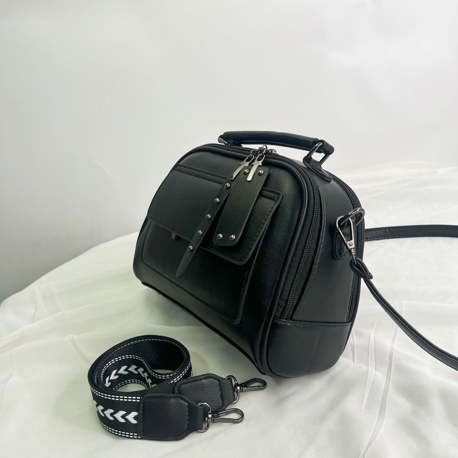 637g Weight Nylon Lining Material Zipper Closure Type Single Shoulder Strap Strap Type Saddle Bag Bags Type Street Occasion Pu Leather Material Solid Color Pattern All Seasons Season Women's Gender Classic Style Style Square Shape Medium Size Women's Medium Pu Leather Solid Color Classic Style Square Zipper Saddle Bag 14
