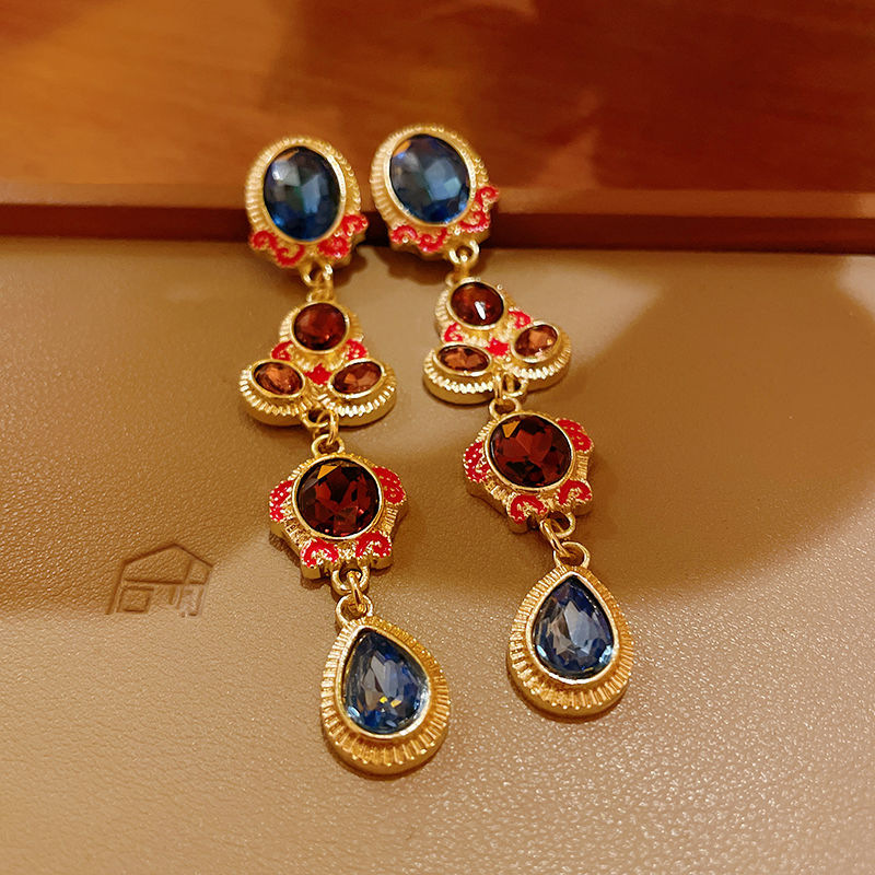 Mediados de antiguo elegante collar ovalado de colores Palacio estilo retro de alto grado de luz de lujo clavícula cadena nuevo nicho Collar para las mujeres