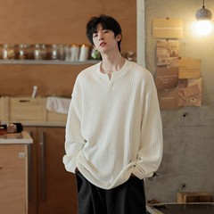 筋理感の小さいvネックの長袖のtシャツの男性の2025春と秋の新型の韓国版のゆったりしている怠惰な風の中で底のシャツを掛けます。