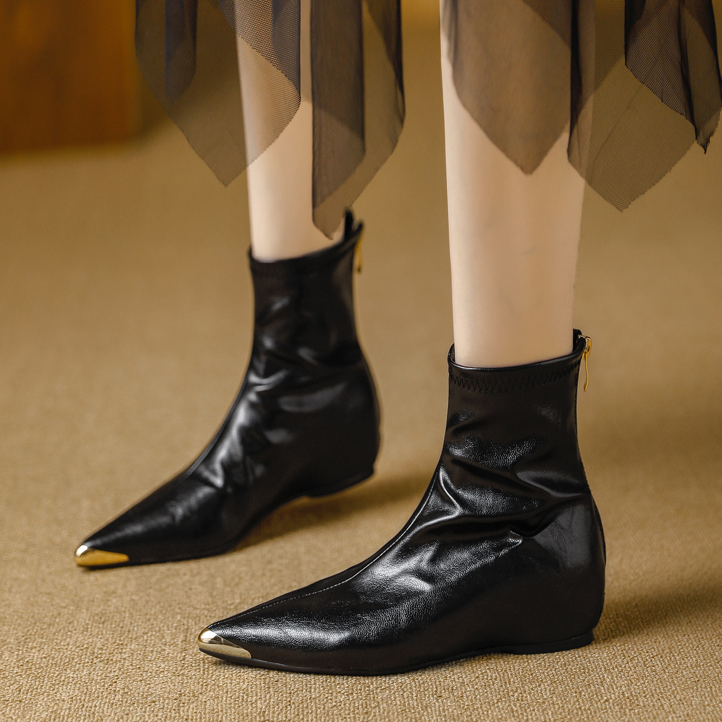 时尚尖头弹力瘦瘦靴2025秋冬新款内增高百搭舒适通勤软皮小短靴女