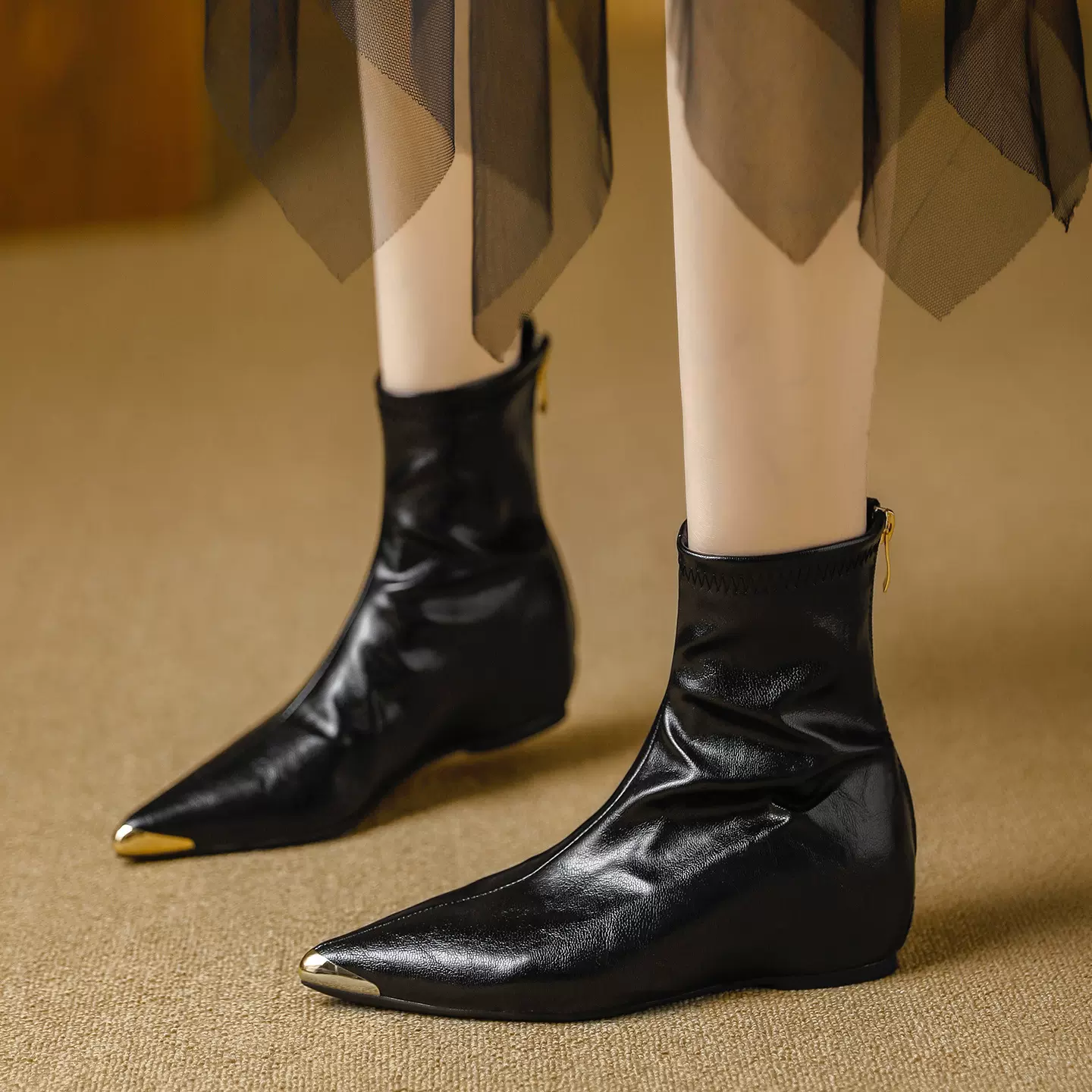 时尚尖头弹力瘦瘦靴2025秋冬新款内增高百搭舒适通勤软皮小短靴女