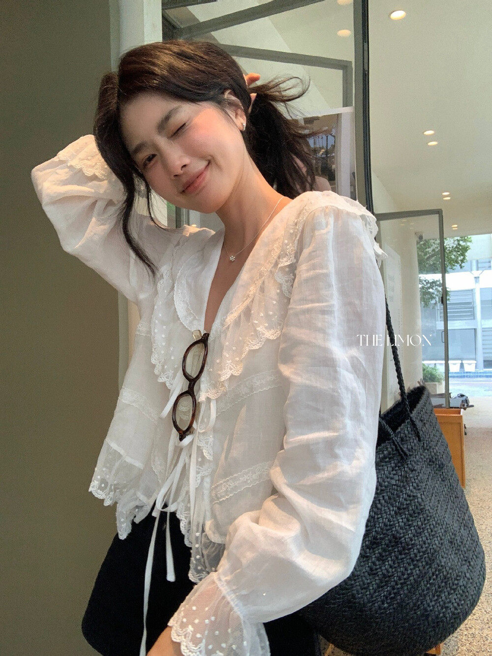 Áo sơ mi nữ tay ngắn cổ sen bèo, ren viền, chất liệu ramie mềm mại — màu trắng chi tiết 22