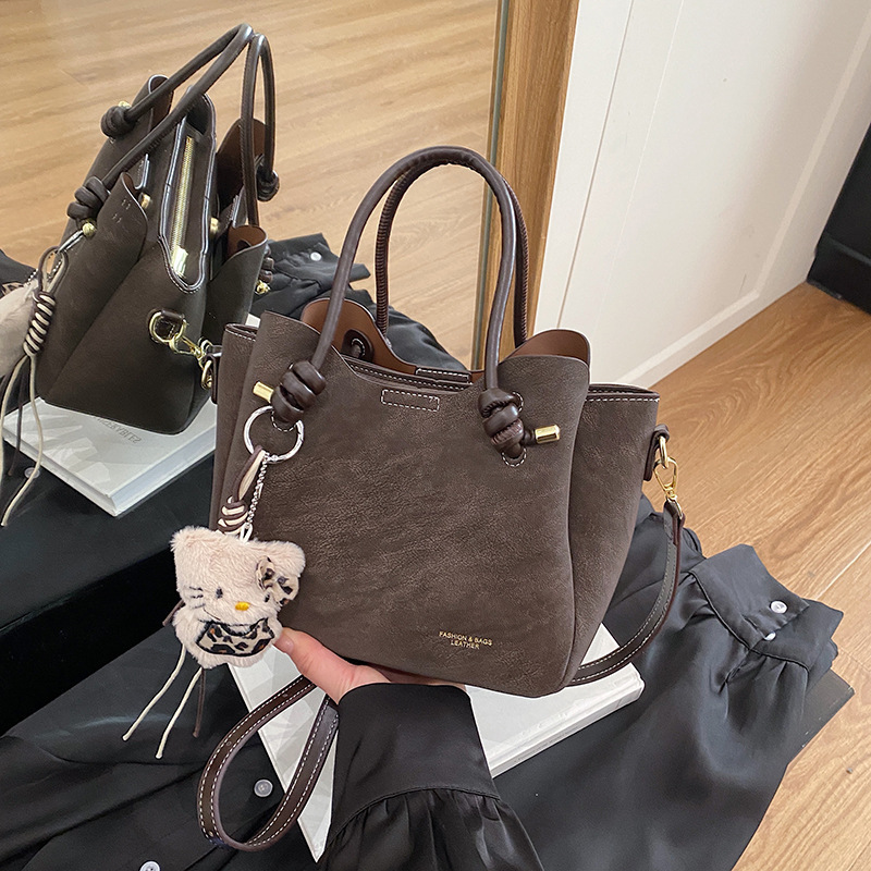 Cross-Border Light Luxury French-Style New Women's Crossbody Bag, Simple and Versatile Commuter Crossbody Bag for Women with a High-End Feel, Niche Design Cross-Border Light Luxury French-Style New Women's Crossbody Bag, Simple and Versatile Commuter Crossbody Bag for Women with a High-End Feel, Niche Design