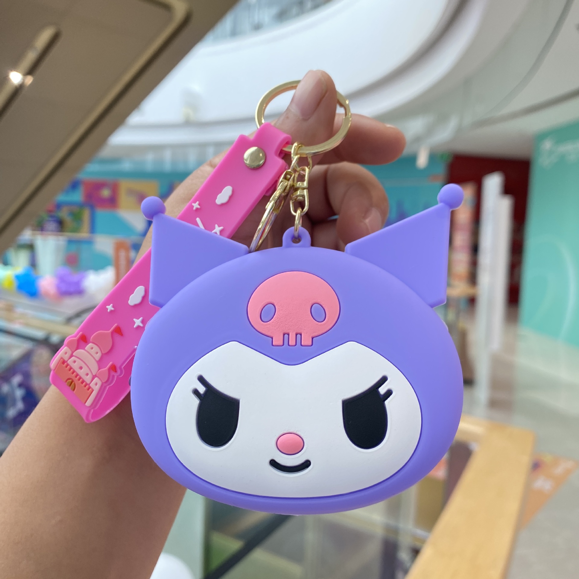 サンリオの小銭入れのキーホルダーが可愛いです。