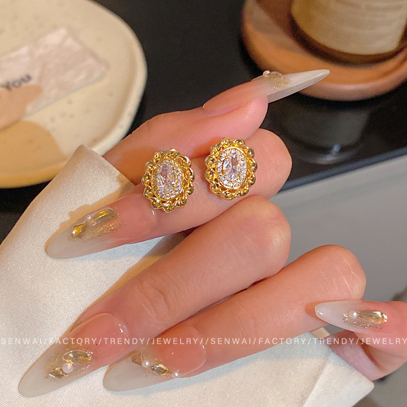 925 aguja de plata retro geométrica pendientes de metal nicho femenino elegante alto sentido pendientes populares todos los partidos pendientes al por mayor