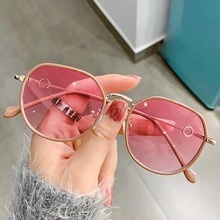 ׃ɫ����ĸ���p����Ȕ�ƽ���R��Ę�@�����R������RƬ��������]