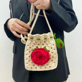 成品毛线编织包钩针玫瑰花儿童包包山茶花手机包斜挎包2025新款