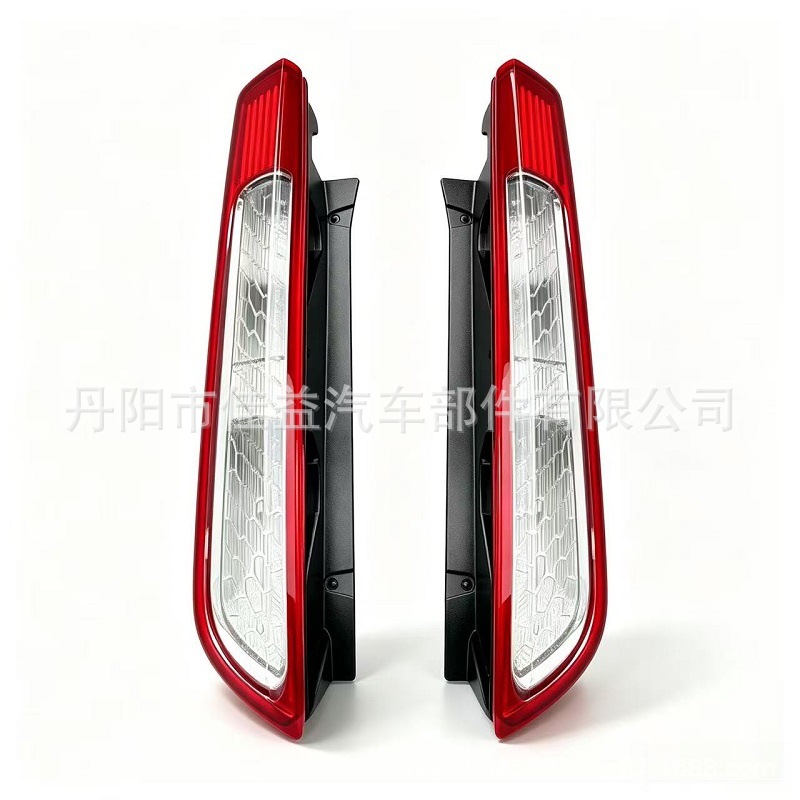 Suitable for Focus Classic Fox Hatchback Rear Tail Light Rear Brake Light Left and Right Tail Light 8M51-13W405-A