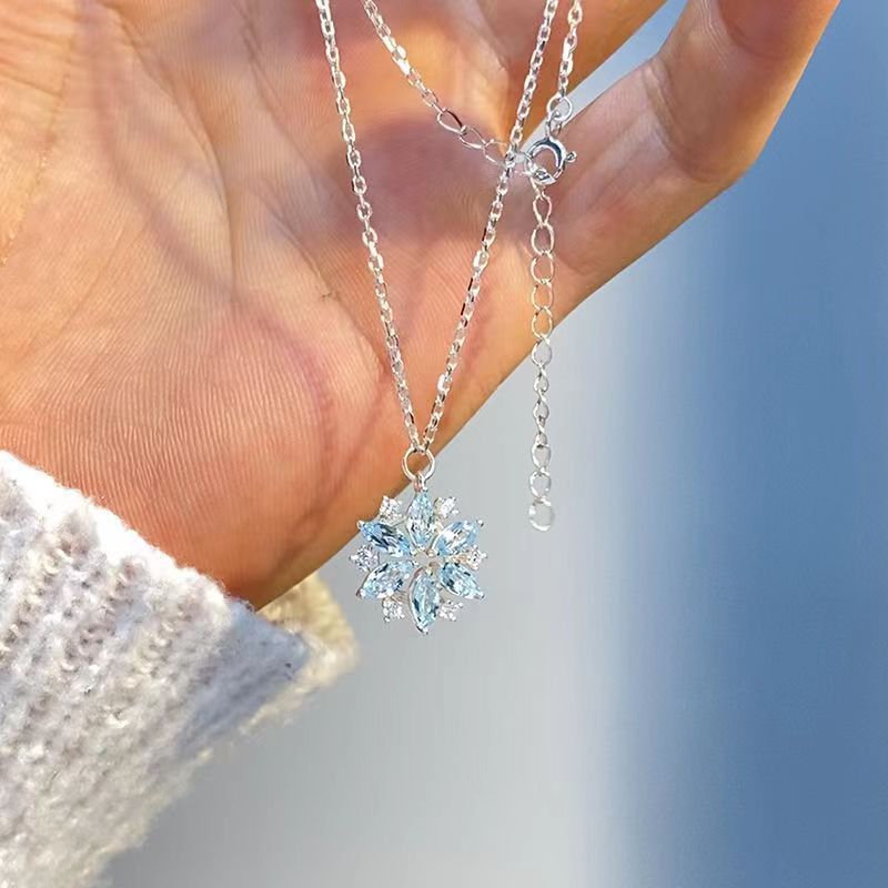 秋冬の新型フラッシュダイヤモンドの空色の雪の花のネックレスの女性の軽い豪華な大衆はドリルのネックレスのクリスマスの誕生日のプレゼントを設計します。|undefined