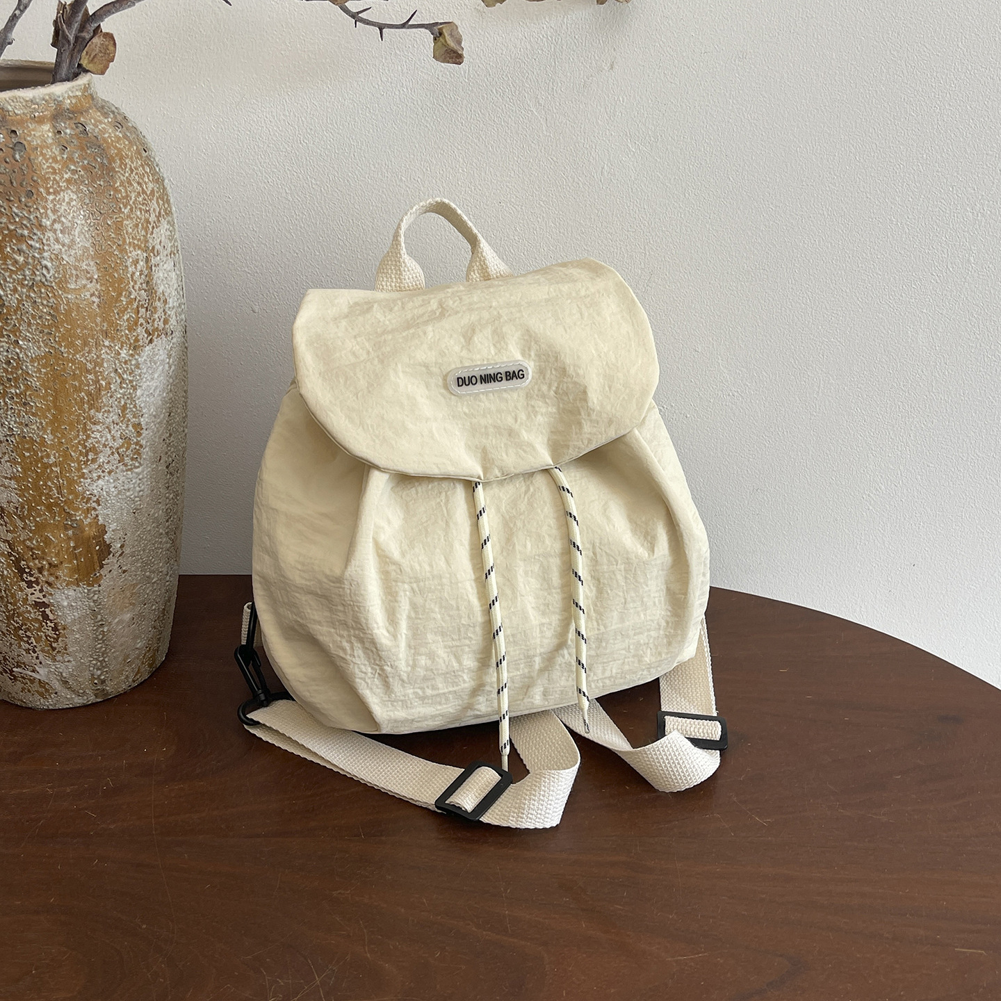 Nuevo estilo de chicas chicas estudiantes de color extranjero flip-off mochila de moda para salir mochila pequeña ocio