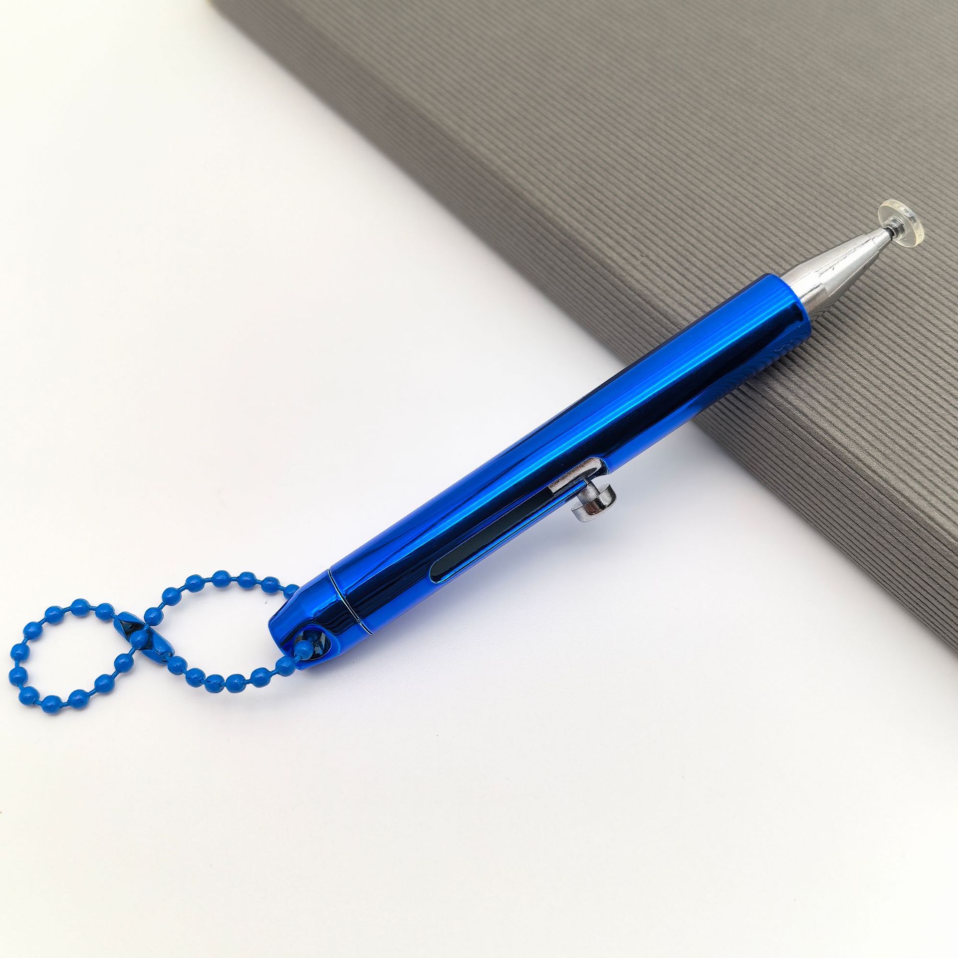 Nuevo lápiz táctil pulsador transfronterizo con electrónica colgante tipo pequeño lápiz de disco recubierto UV hermoso lápiz de mano