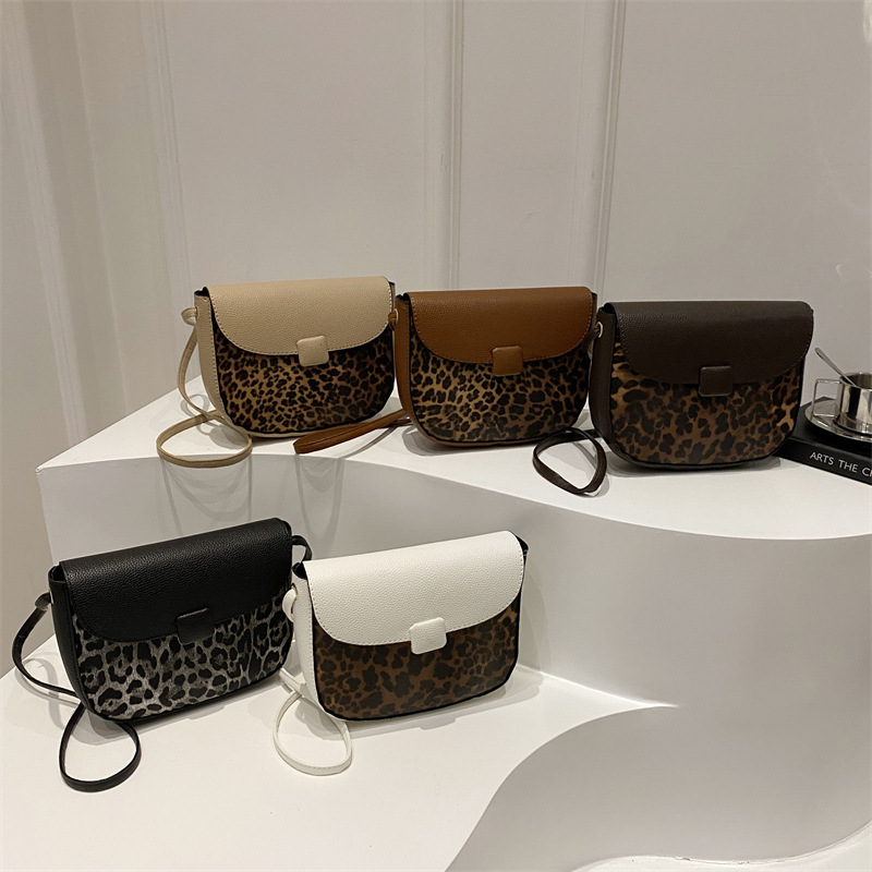 2024 invierno nuevo diseño de nicho de moda simple ocio retro color extranjero hombro único brazalete