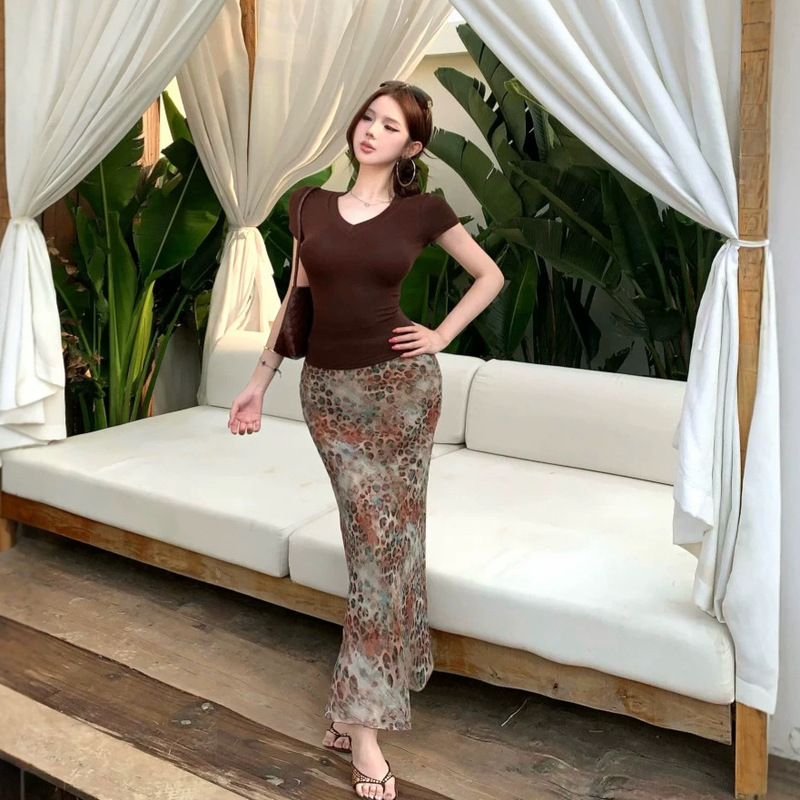 2026 New Style Waistline-Flattering V-Neck Slim-Fit Short-Sleeve T-Shirt + Retro Spring/Summer Luxury Leopard Print Bodycon Skirt 2026 New Style Waistline-Flattering V-Neck Slim-Fit Short-Sleeve T-Shirt + Retro Spring/Summer Luxury Leopard Print Bodycon Skirt