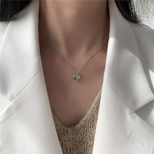 Eurasian cross-border jewelry, minimalist Insta fairy cool and indifferent heart pendant necklace, niche short pendant necklace
