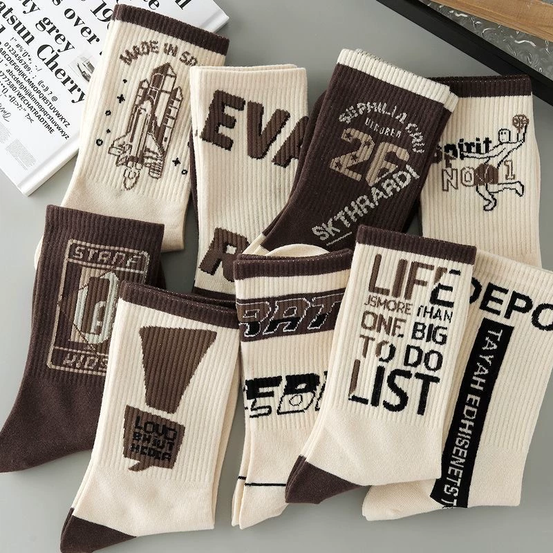 Носки мужские осенние и зимние средние трубки с высокой ценностью дикие чулки студенческие буквы длинные трубочки спортивные баскетбольные носки оптом