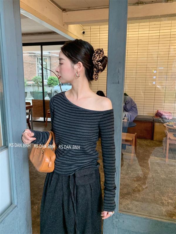 韩系条纹露肩百搭显瘦长袖毛衣女2025秋季新款斜领针织衫打底上衣|undefined
