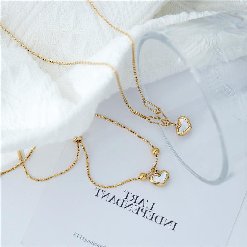 6g Weight Pendant Necklace Classification 1 Piece Quantity Daily Occasion Titanium Steel Material Heart Shape Pattern Women'S Gender Plating Design Retro Style Retro Heart Shape Titanium Steel Plating Pendant Necklace 1 Piece 5