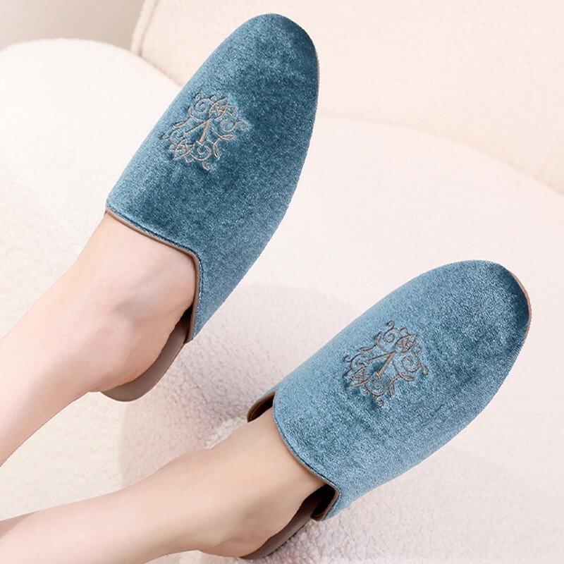 New Spring and Autumn Velvet Indoor and Outdoor Home Slippers Women's French Style Simple Light Luxury Home Non-Slip Slippers for Couple New Spring and Autumn Velvet Indoor and Outdoor Home Slippers Women's French Style Simple Light Luxury Home Non-Slip Slippers for Couple