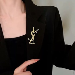 レターブローチハイエンドレディース2025新しいトレンディなニッチハイエンド絶妙なコサージュブローチセータースーツアクセサリー