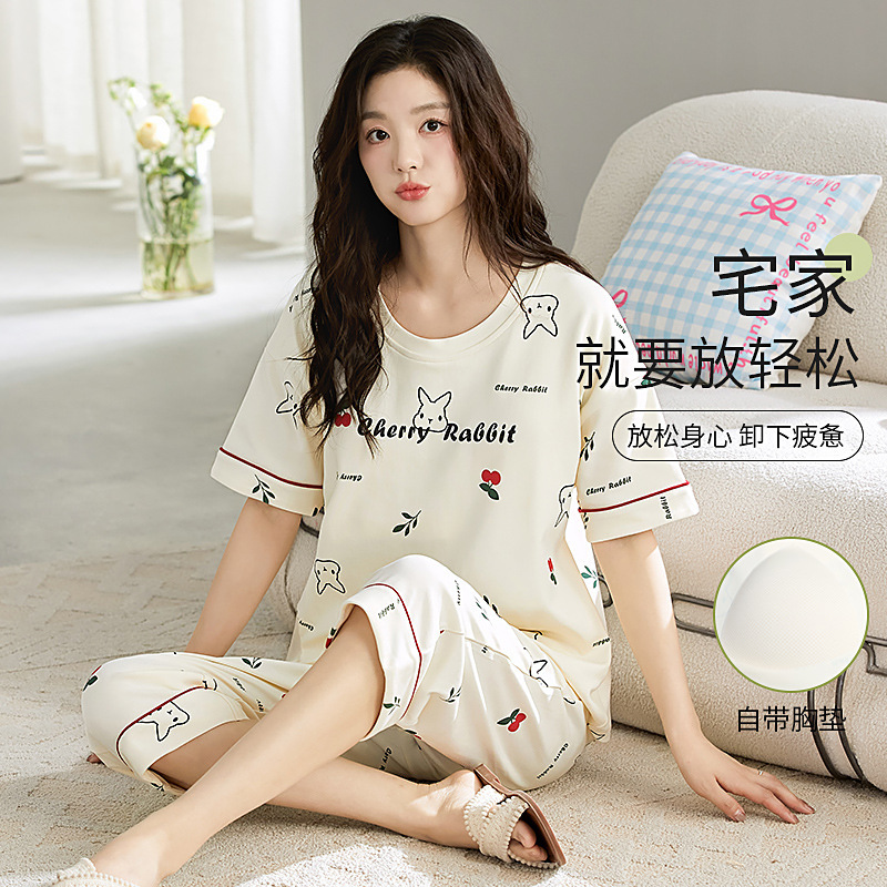 女性の夏の胸のクッションのパジャマの半袖の7分のズボンのスーツの家庭服の青年の薄いモデルのアニメの涼しい通気性はブラジャーを着ないでください。|undefined