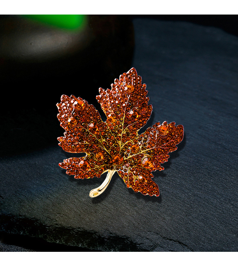 Retro Maple Leaf Alloy Inlay Rhinestones Unisex Brooches display picture 3