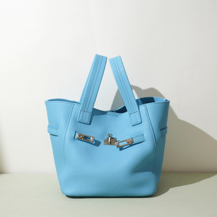 2025 New Top-Layer Genuine Leather Handbag Vegetable Basket Niche Middle Ancient Underarm Bag Lock Large Capacity Crossbody Bag for Women