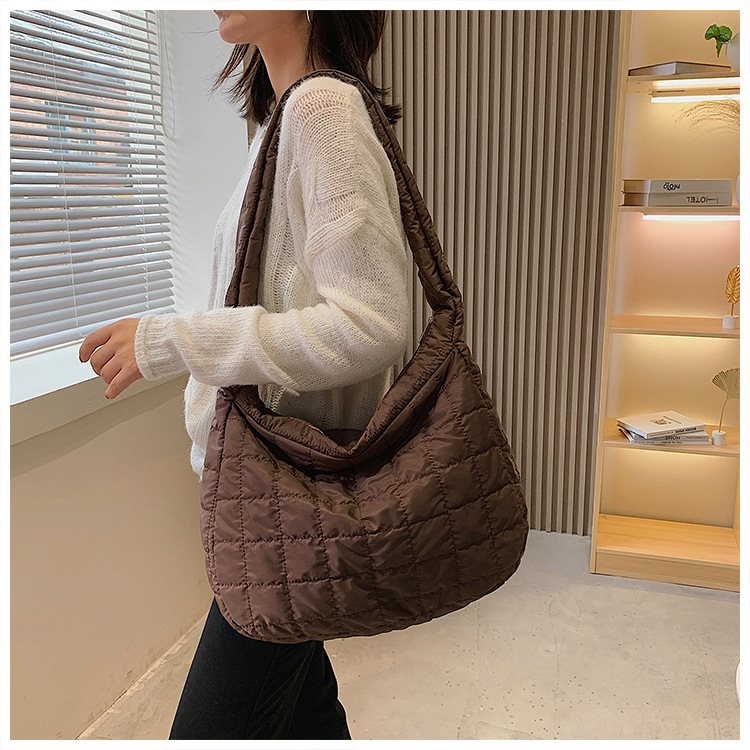 Femmes Grande Polyester Lingge Mode Forme De Boulette Fermeture Éclair Sac Bandoulière display picture 10