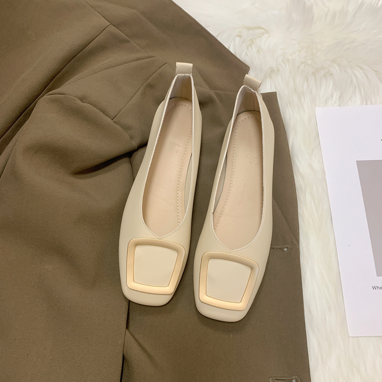 JIJI Studios hebilla de cabeza cuadrada boca baja zapatos individuales mujer primavera y otoño nuevo estilo suela blanda zapatos de leche de un solo pie