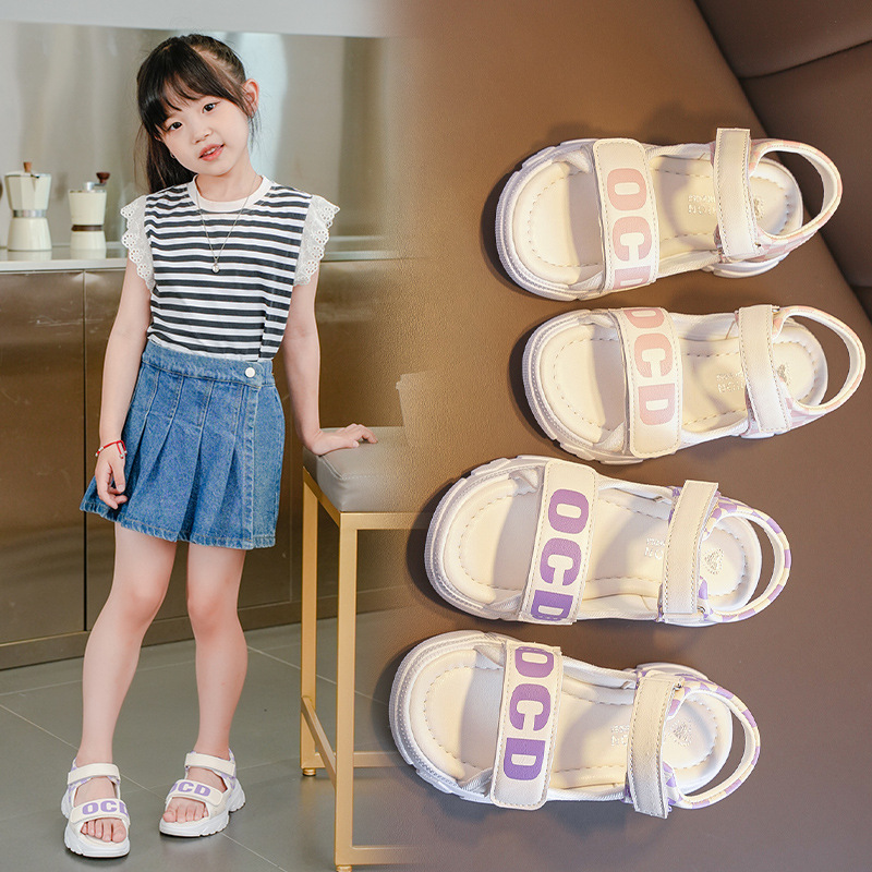 Sandálias de niñas de verano 2025, nuevos zapatos infantiles, estudiantes, zapatos transpirables, zapatos de princesa, zapatos de playa para niños grandes.