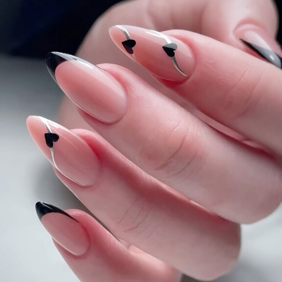 24 Pieces of Valentine's Day Style French Black Heart-Shaped Wearable Nails, Cute Nails for Cross-Border Nail Art