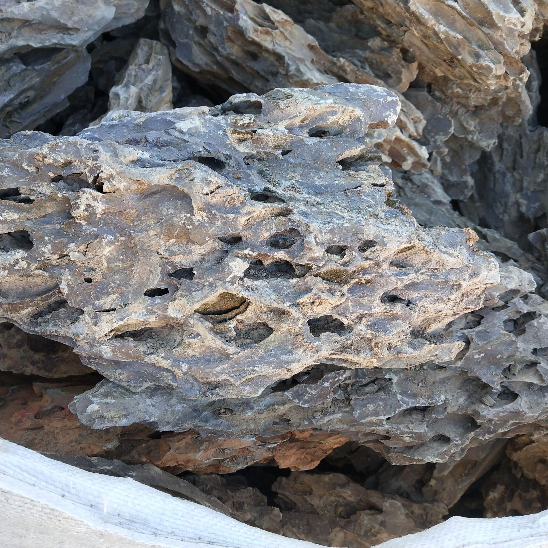 Wholesale pine stone fish tank fake landscape landscape landscape…