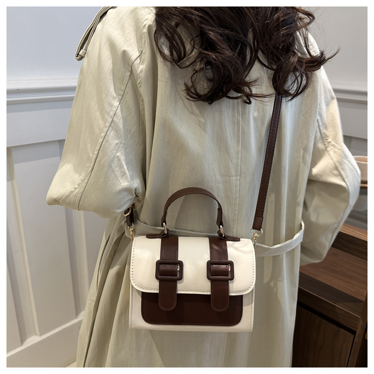 A new 2024 trendy and retro single-shoulder crossbody small square bag for girls, a niche British-style handbag undefined