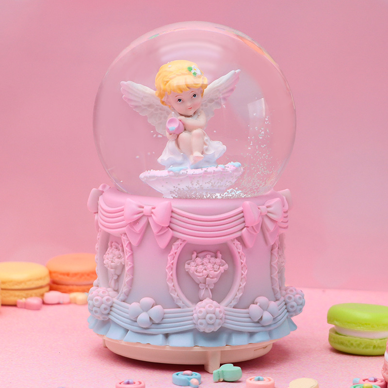 Dibujos animados creativo sueño mariposa bola de cristal caja de música nieve luminosa decoración de escritorio regalo de cumpleaños para niños al por mayor