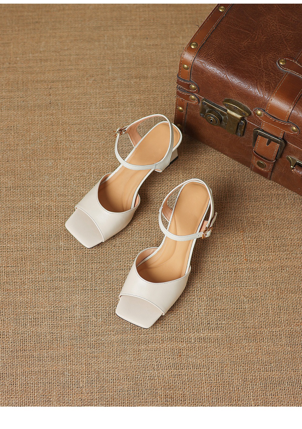 Sandal cao gót nữ mũi vuông hở ngón chân, quai một chữ, gót thô 9 cm — màu trắng ngà chi tiết 16